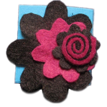 Flor de fieltro negro-morado con espiral